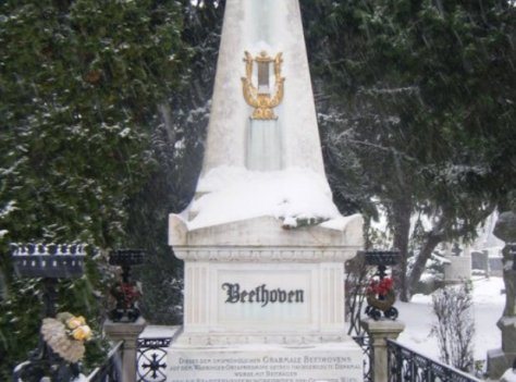 beethovens-grave-1343776362-view-0